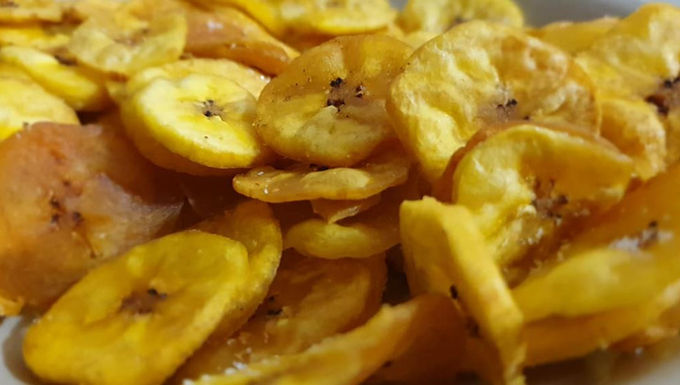 Chicharritas de plátano (Chips de bananes plantains)